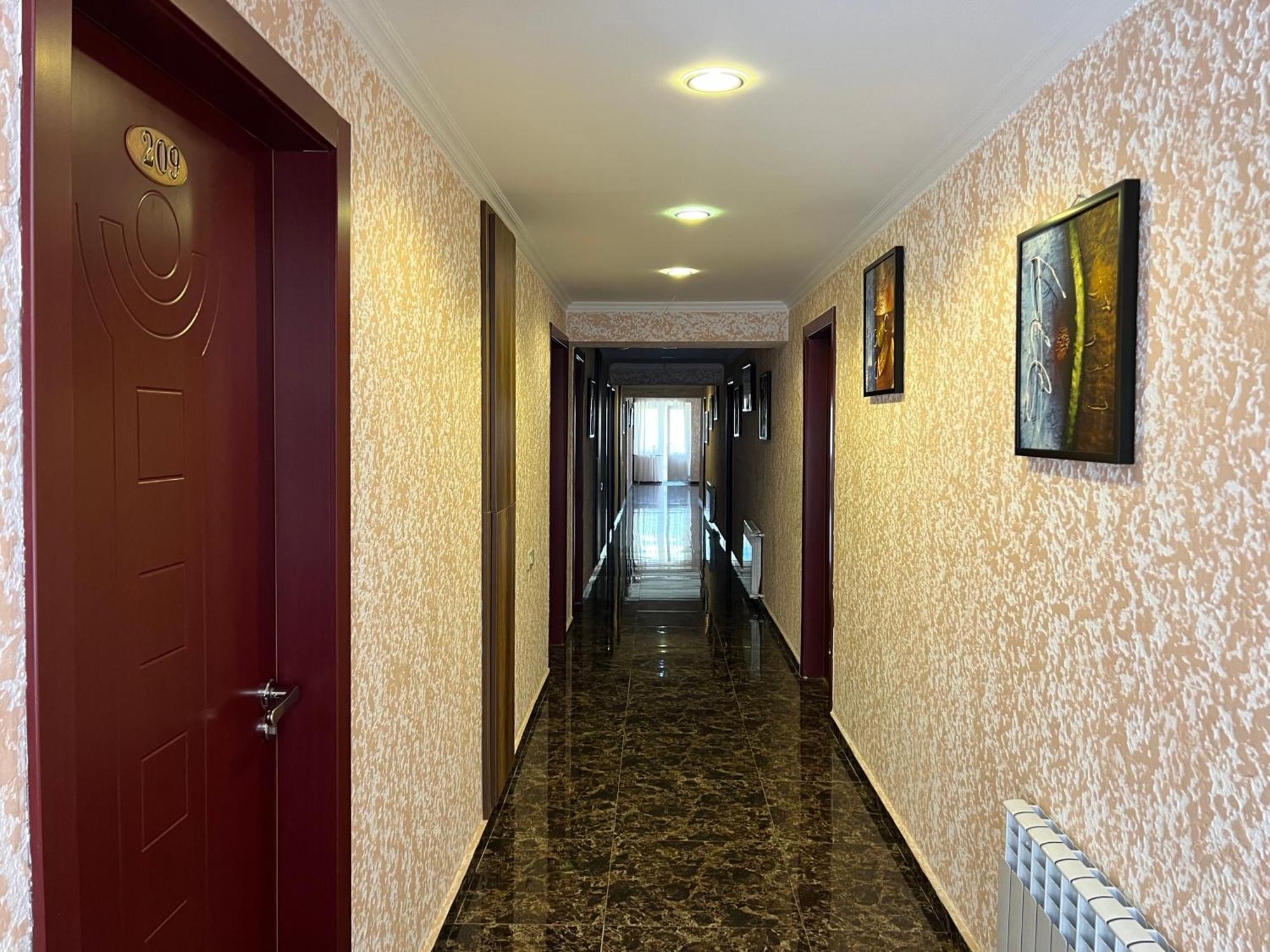 Hotel Iveria アバストゥマニ エクステリア 写真