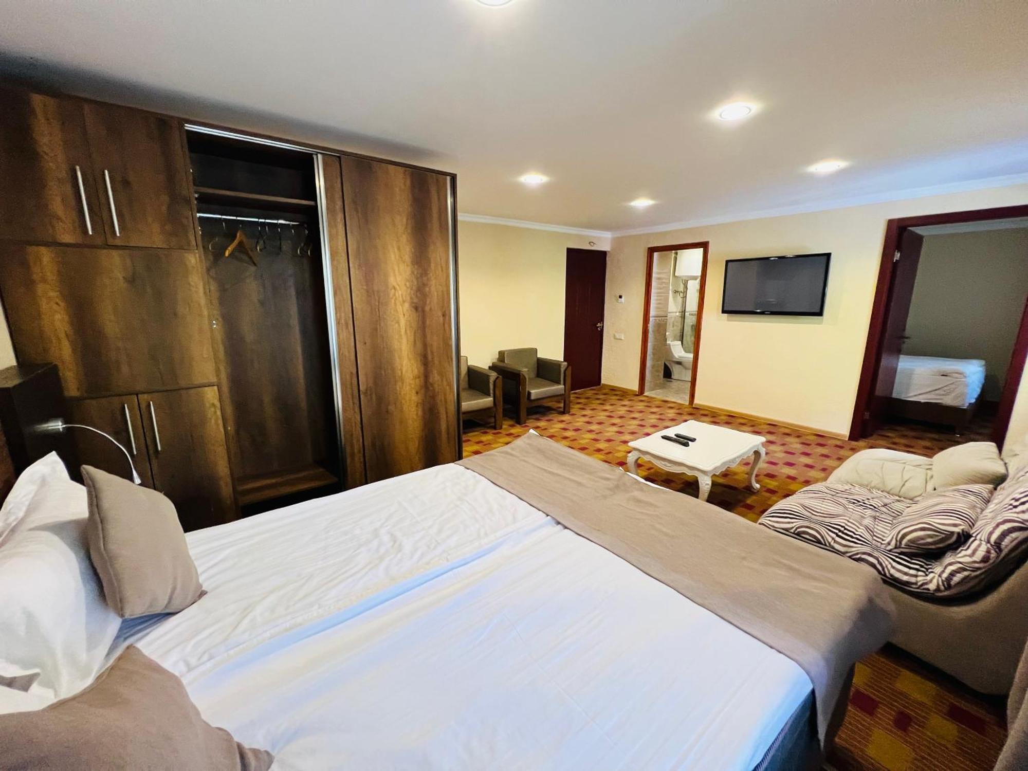 Hotel Iveria アバストゥマニ エクステリア 写真